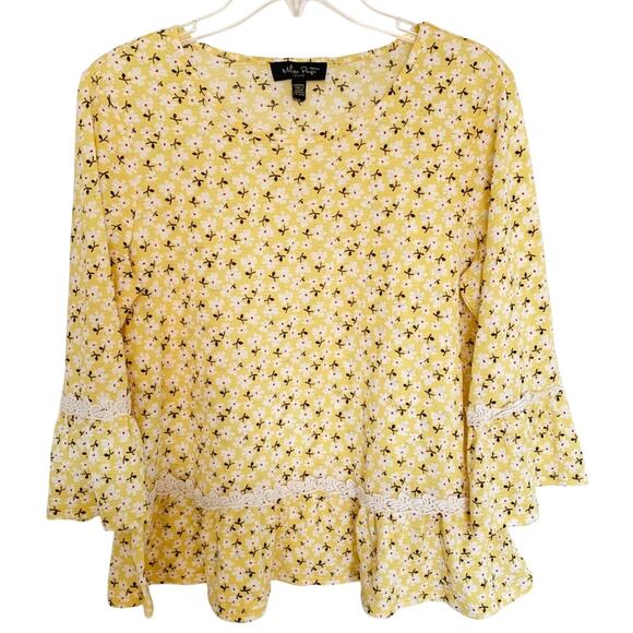 Melissa Paige Tops - Melissa Page Yellow Daisy Print Boho Top Petite Medium